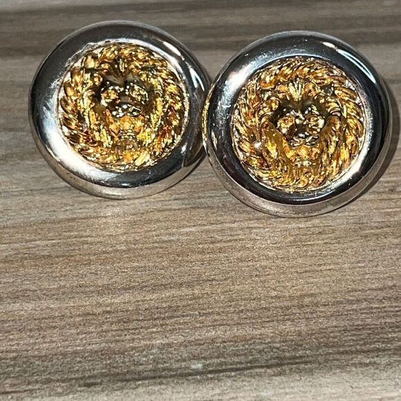 Anne Klein Large Two Tone Round 3D Lion Head Clip-On Earrings 1.5" - Picture 1 of 8